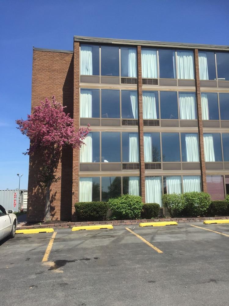 איסט סירקיוז Days Inn Syracuse מראה חיצוני תמונה