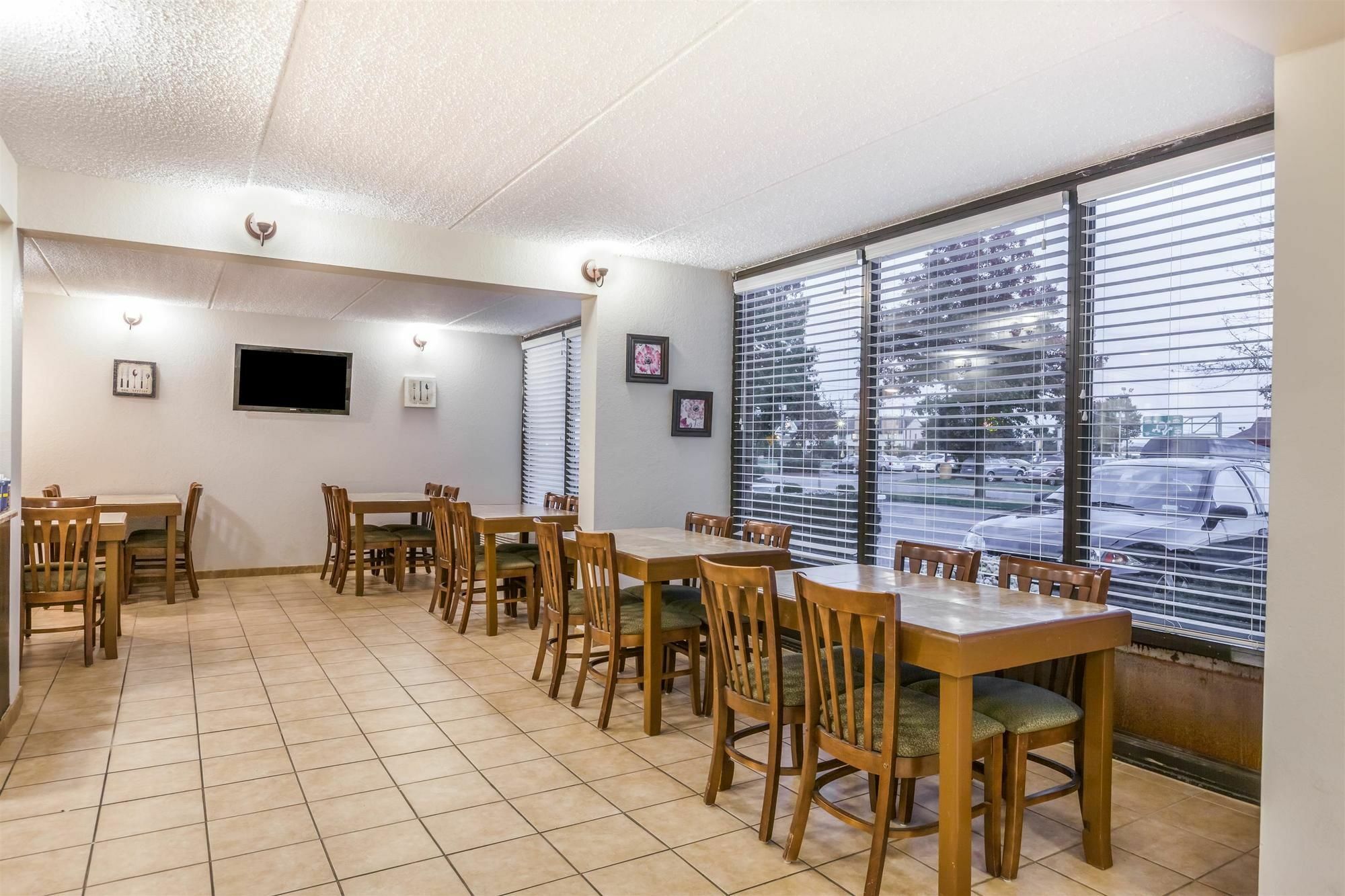 איסט סירקיוז Days Inn Syracuse מראה חיצוני תמונה